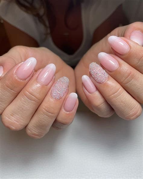 white nails ombre